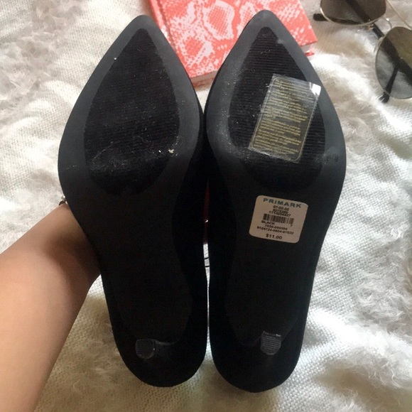 Black Heels - Picture 3 of 4